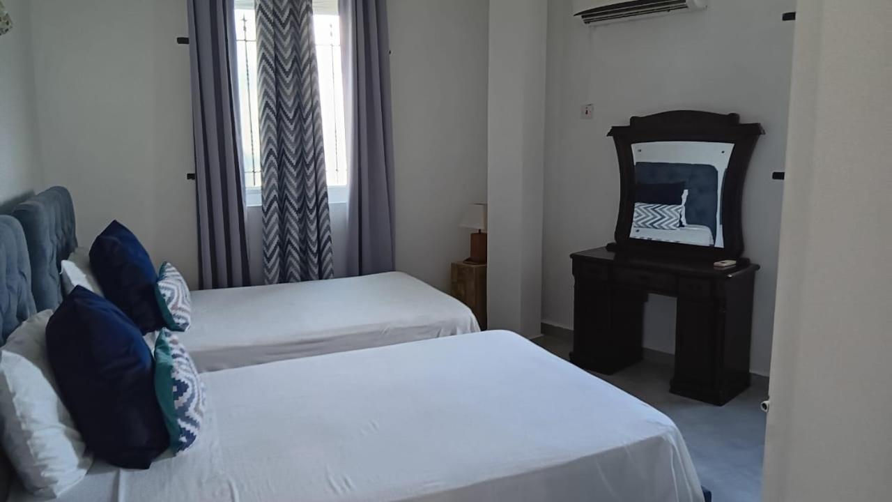 Grand Baie View Appart Екстер'єр фото
